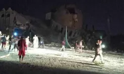 İsrail savaş uçakları, Gazze'de cami bombaladı