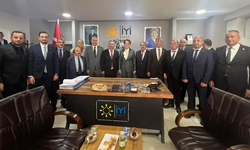 İYİ Parti Sakarya İl ve İlçe Başkanları Düzce'de Meral Akşener ile bir araya geldi