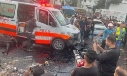 İsrail, yaralı taşıyan ambulans konvoyunu vurdu