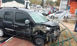 Bilecik'te minibüs ile hafif ticari aracın çarpıştığı kazada bir kişi yaralandı