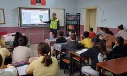Edirne'de jandarma ekipleri öğrencilere trafik eğitimi verdi