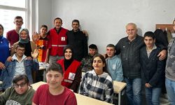 Akyazı'da özel öğrencilere Türk Kızılay'ın çalışmaları anlatıldı