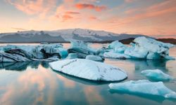 İzlanda'nın Büyüleyici Buzul Gölü: Jökulsárlón