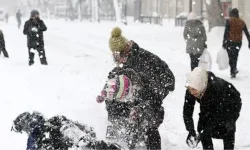 Akyazı’da Kar ve Buzlanma Nedeniyle Eğitime 1 Gün Ara Verildi