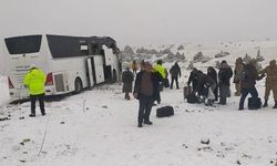 Kars'ta iki otobüsün karıştığı zincirleme kaza: 2 kişi öldü, 8 kişi yaralandı