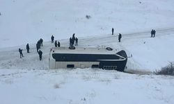 Sivas'ta otobüs kazası! 2'si ağır 14 yaralı