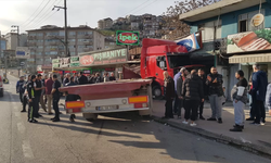 Kocaeli'de tırın çay ocağına çarptığı kazada 4 kişi yaralandı