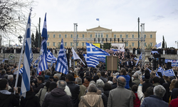Yunanistan'da eşcinsel evlilik yasalaştı