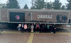 Öğrenciler, Çanakkale Muharebeleri Mobil Müzesini ziyaret etti