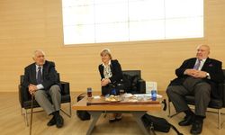 İlber Ortaylı üniversiteli gençlerle "Atatürk ve Diplomasi" konferansında buluştu