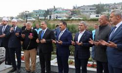 Bakan Koca ve Başkan Öntürk deprem şehitliğini ziyaret etti