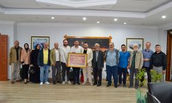 Saadet Partisinden CHP'li Şahin'e Anlamlı Hediye