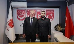 Yetkiner, Serdivan Belediye Başkanı seçilen Osman Çelik'i  tebrik etti!