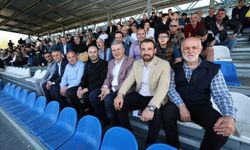 Osman Çelik Serdivan'daki iki takımın maçını izledi
