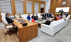 Tülay Kaya ve çalışma arkadaşları Başkan Alemdar'ı ziyaret etti