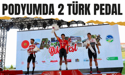 Podyumda 2 Türk pedal