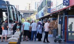 Büyük İstanbul Otogarı'nda tatil dönüşü yoğunluk yaşanıyor