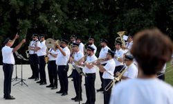 Büyükşehir Kent Orkestrası efsane parçalarla Yenikent’e neşe götürdü