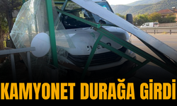 Tırın çarptığı kamyonet durağa girdi: 1 yaralı