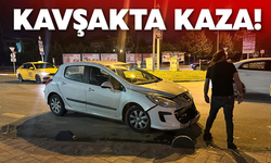 Sakarya’da kavşakta kaza!