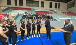 Akyazı'da Dünya Kız Çocukları Günü'ne özel voleybol etkinliği