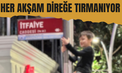 Her Akşam Direğe Tırmanıyor