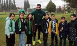 Türk-İş İlkokulu Öğrencilerinden Sakaryaspor’a Sürpriz Ziyaret