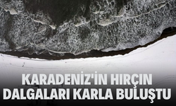 Karadeniz'in hırçın dalgaları karla buluştu