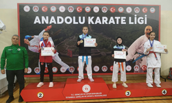 Adapazarı Belediyesi Karate Takımı Turnuvadan Madalyalarla Döndü