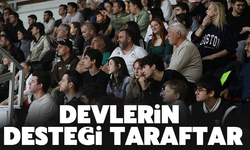 Devler taraftarı salona bekliyor