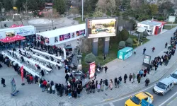 İzmit Belediyesi'nin Mobil Aşevi yüzlerce kişiyi ağırladı