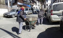 Emekçi kadınlar ekmek paralarını çöpten çıkartıyor