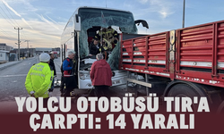 Yolcu otobüsü tır'a çarptı: 14 yaralı