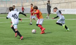 İzmit Belediyesi minik futbolculara bayramı yaşattı