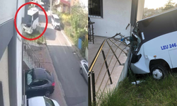 El freni boşalan midibüs apartmana çarparak durabildi