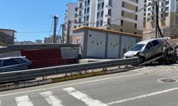 Freni boşalan araç, ışıklarda bekleyen araca çarptı: 5 yaralı