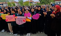 Emekliye ayrılan 41 yıllık eğitimciye duygulandıran veda