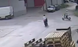 İki motosikletinin karıştığı kaza kamerada: 2 yaralı