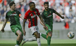 Sakaryaspor Ligde kalma umudunu son haftaya bıraktı