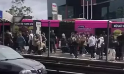 Beylikdüzü'nde iki metrobüs çarpıştı: Yaralılar var!