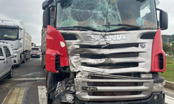 Tır ile kamyonet çarpıştı: 1 yaralı
