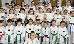 54 sporcu bir kemere terfi etti