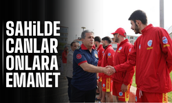 Sahillerde canlar onlara emanet