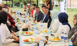 Bilecik Valisi Sözer, Bayramda Öğrencilerle Kahvaltıda Buluştu
