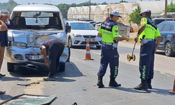 Kamyonet Kamyonete Çarptı: 1 Kişi Yaralandı