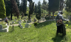 Bayramı öncesi mezarlıklar temizlendi