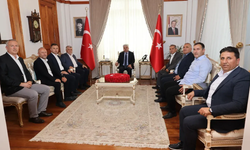 Kamu işçileri sözleşme krizinde valilikle görüştü