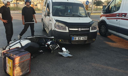 Hafif Ticari Araç ile Motosiklet Çarpıştı: Motosiklet Sürücüsü Ağır Yaralandı