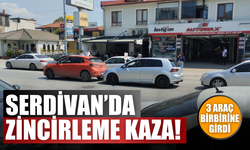 Serdivan'da zincirleme kaza: 3 araç birbirine girdi