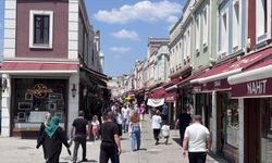 Tarihi Uzun Çarşı’da Yoğunluktan Memnun!